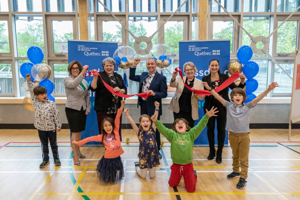 Coupure du ruban. Inauguration nouveau pavillon école Fernand-Séguin